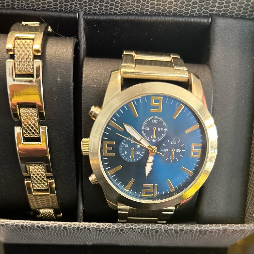 # 14 NWT Fashion Watch Gold tone blue face Large numbers with white arms.